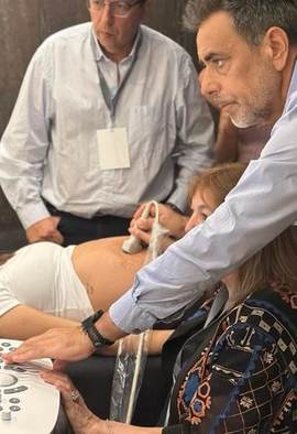 Dr. Esteban Vázquez en un Hands-on de EMeFA